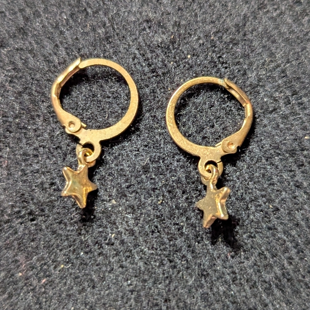 Gold Tone Star Dainty Delicate Dangle Statement Earrings